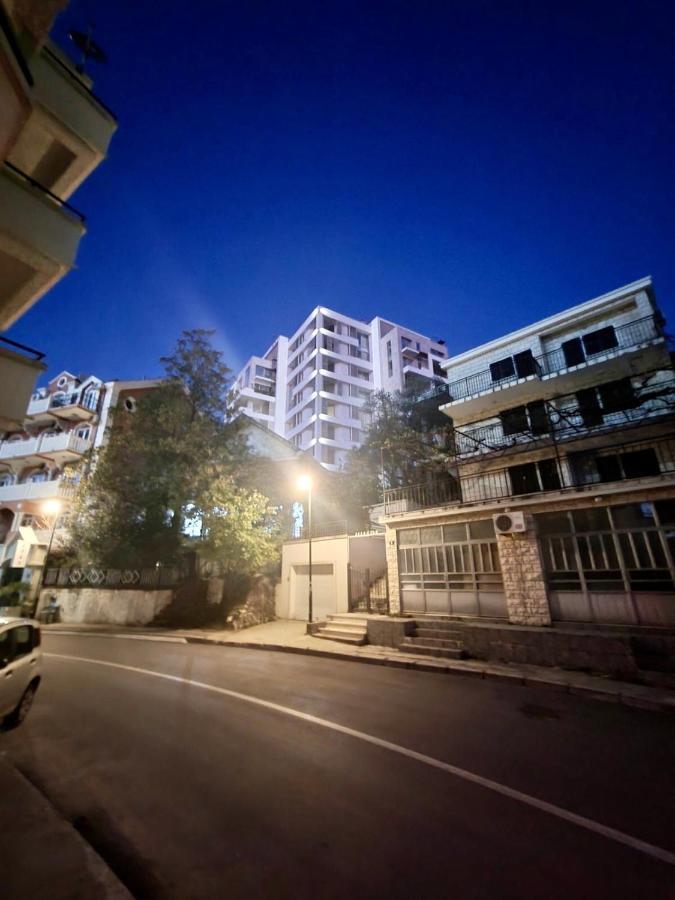 רפאלוביץ' Aura Tower Apartments By Gaby מראה חיצוני תמונה