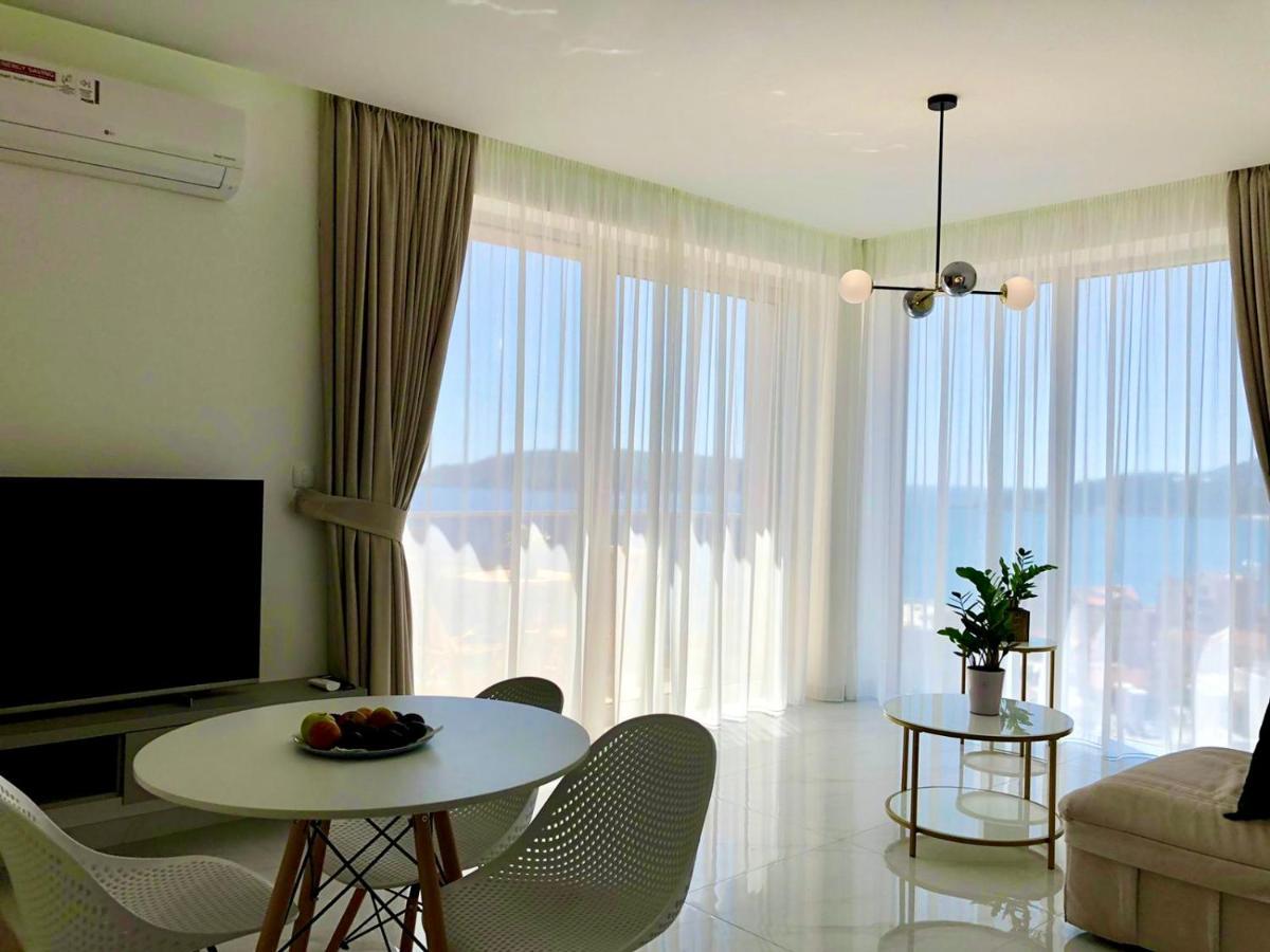 רפאלוביץ' Aura Tower Apartments By Gaby מראה חיצוני תמונה