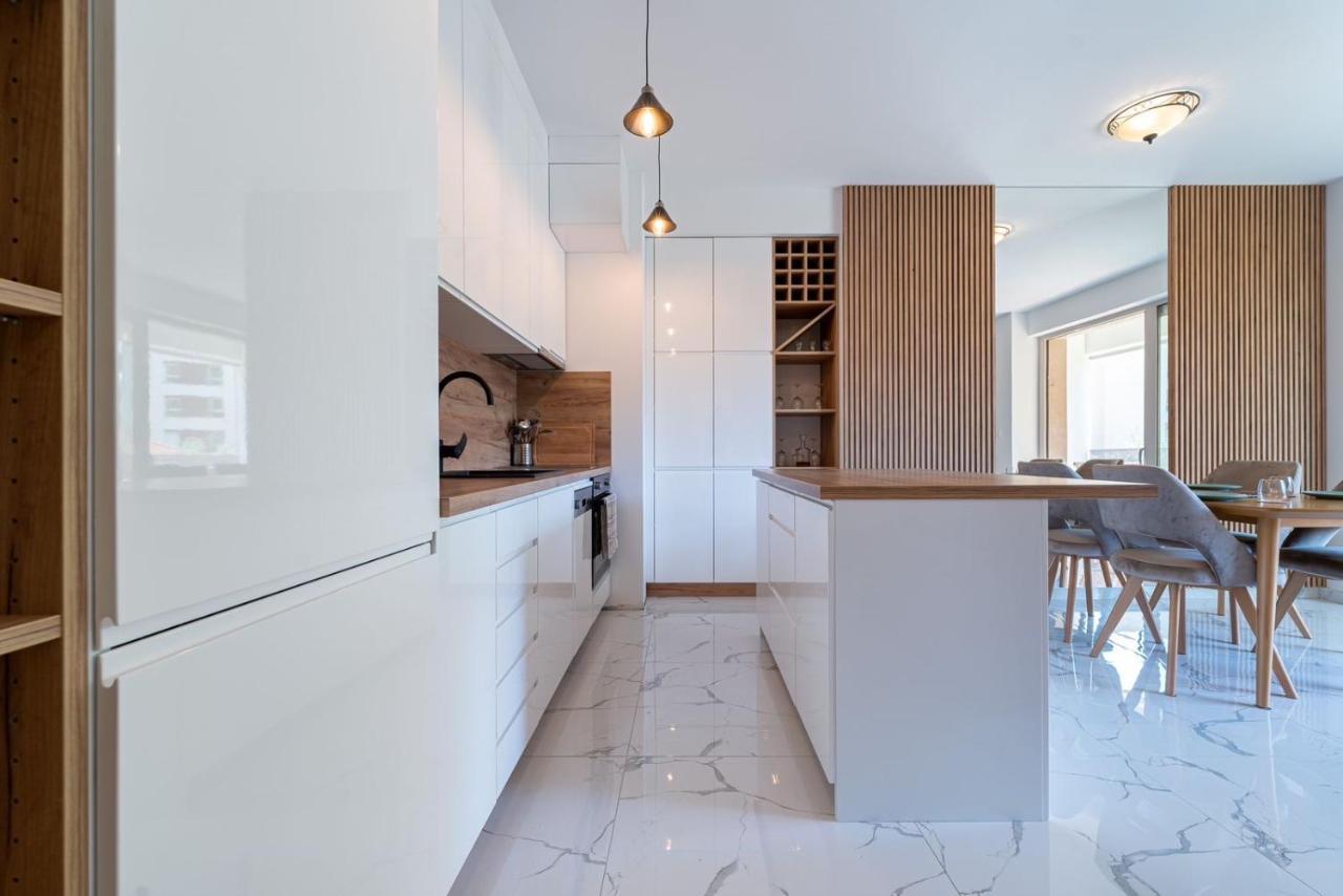 רפאלוביץ' Aura Tower Apartments By Gaby מראה חיצוני תמונה