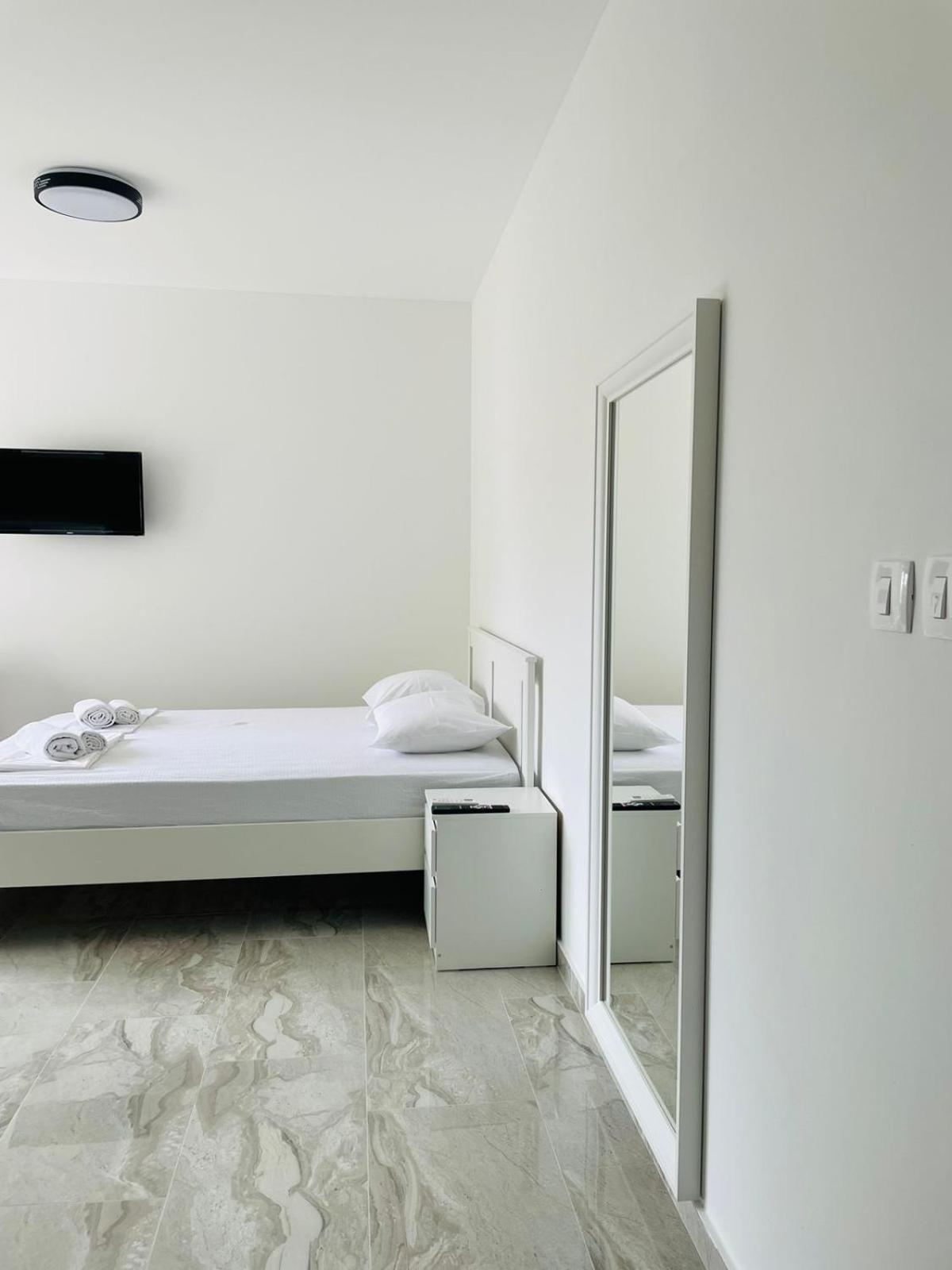 רפאלוביץ' Aura Tower Apartments By Gaby מראה חיצוני תמונה