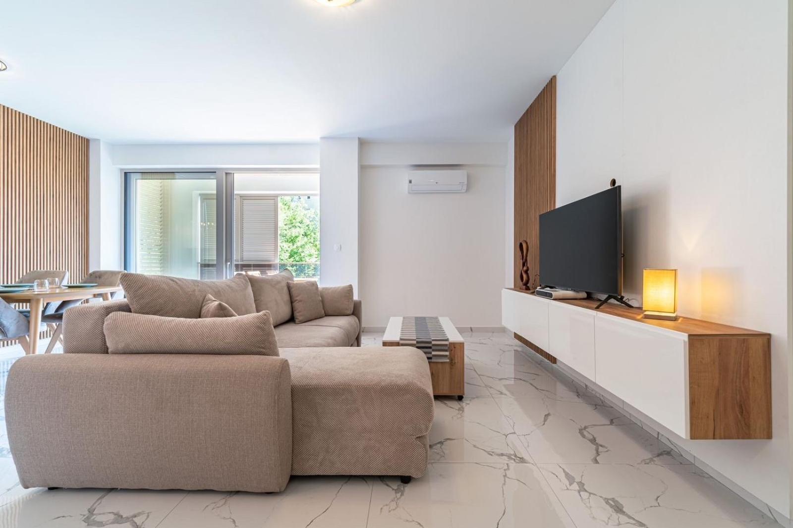 רפאלוביץ' Aura Tower Apartments By Gaby מראה חיצוני תמונה