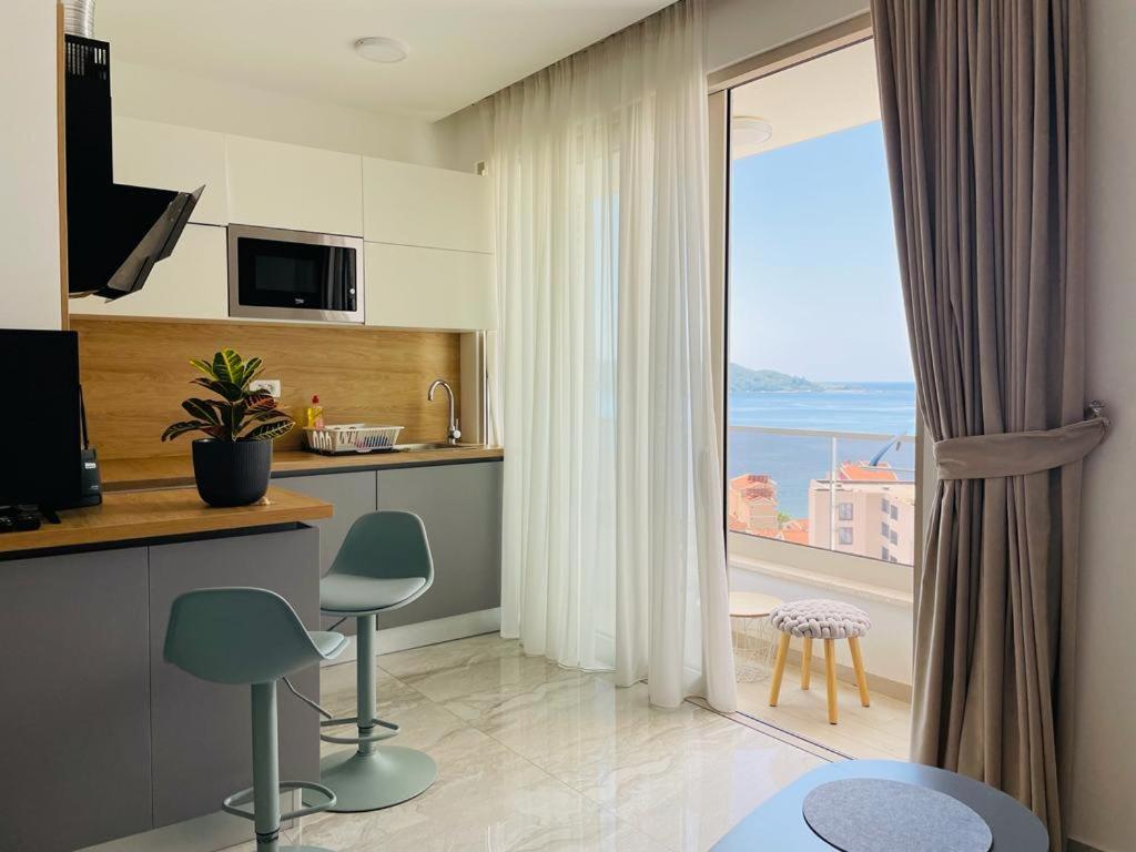 רפאלוביץ' Aura Tower Apartments By Gaby מראה חיצוני תמונה