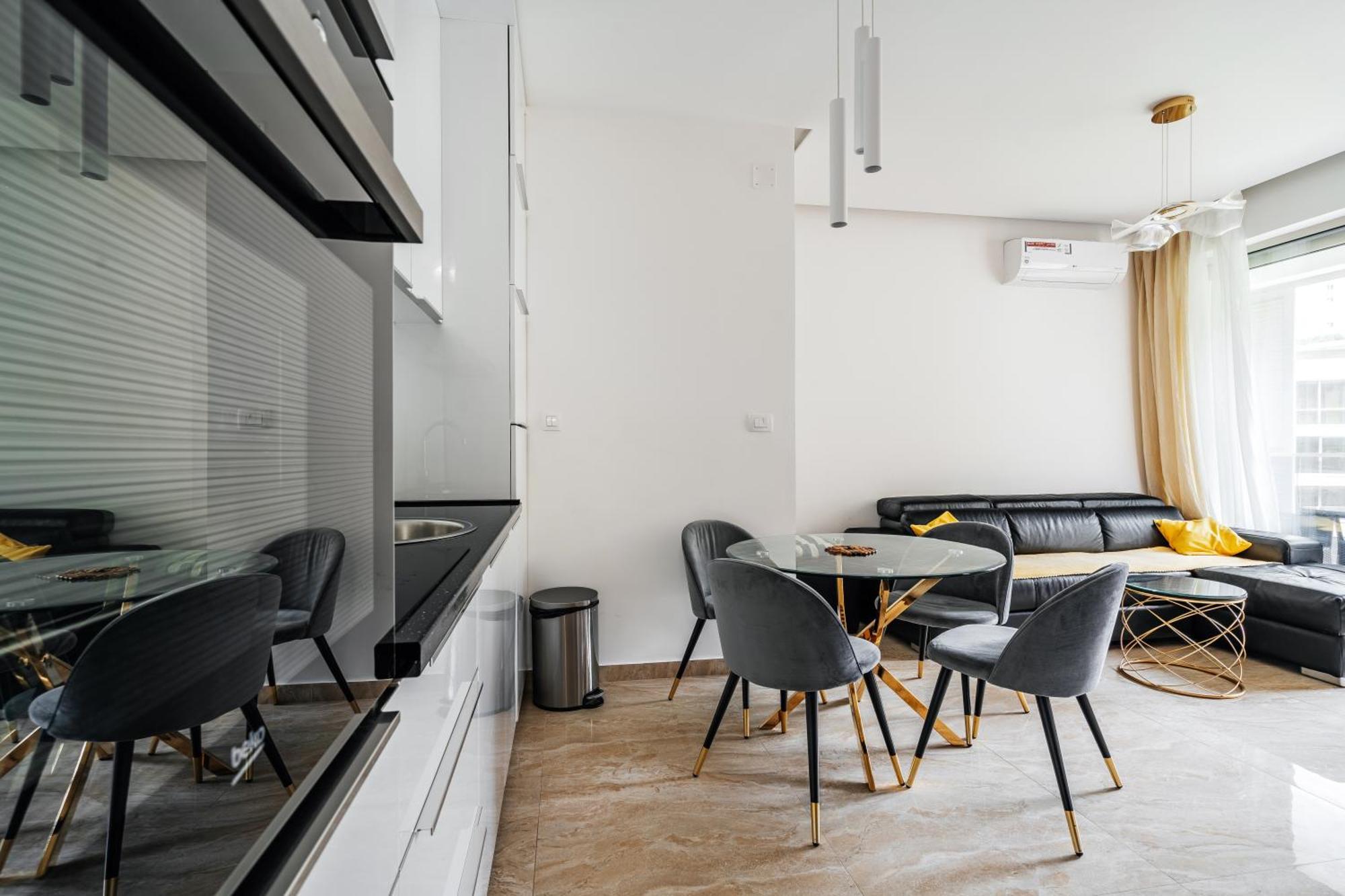 רפאלוביץ' Aura Tower Apartments By Gaby מראה חיצוני תמונה